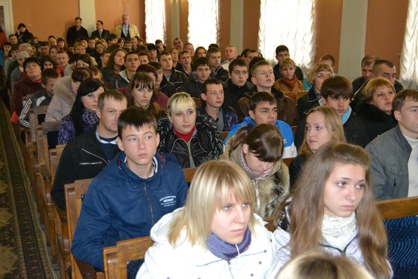 На зустріч з адміністрацією університету, деканами факультетів, керівниками структурних підрозділів завітало близько 400 випускників шкіл, студентів технікумів і коледжів та їх батьків